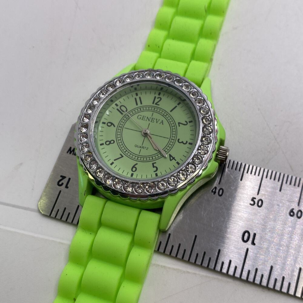 Geneva Womens Green Rubber Wrist Wrap Watch Quartz New Battery - Picture 4 of 6